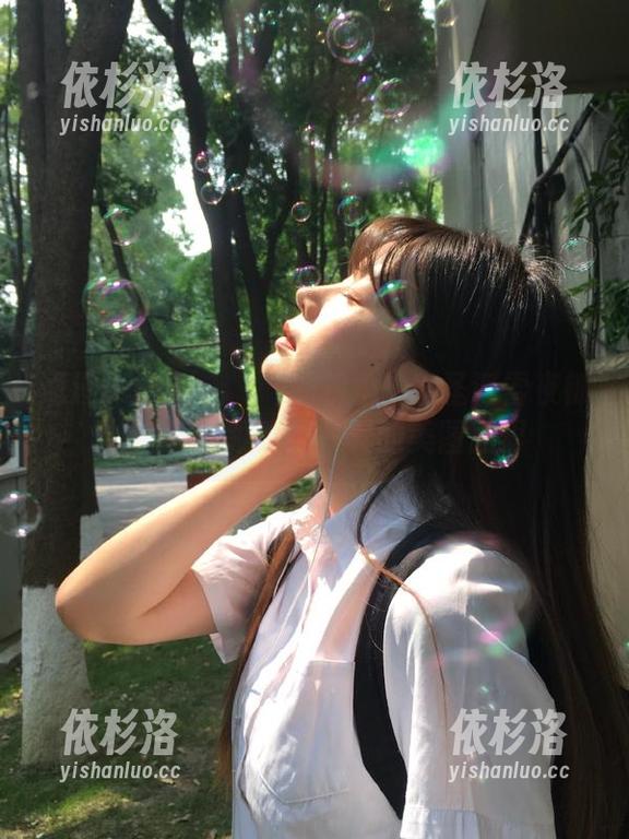 通过Dami(퀸다미)的视角分享圣诞雪夜锦礼，带你领略不一样的美图世界