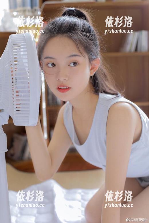 Feilin嗲囡囡-Jennanni_Jen Feilin嗲囡囡 - Jennanni_Jen红裙套图作品:从镜头中探寻女性的优雅与坚韧