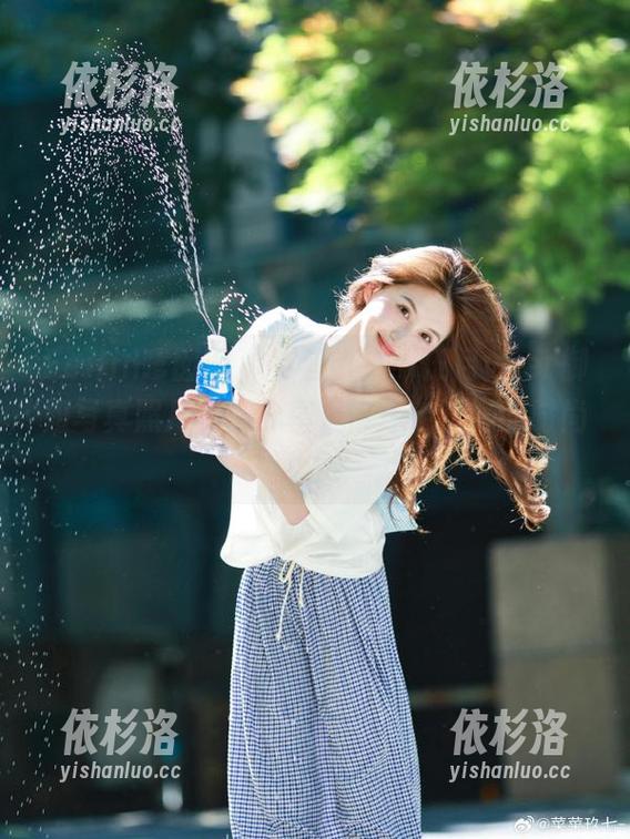 Feilin嗲囡囡-伍月yuer Feilin嗲囡囡 - 不容错过!伍月yuer御姐写真照片免费分享,带你走进她的时尚世界!