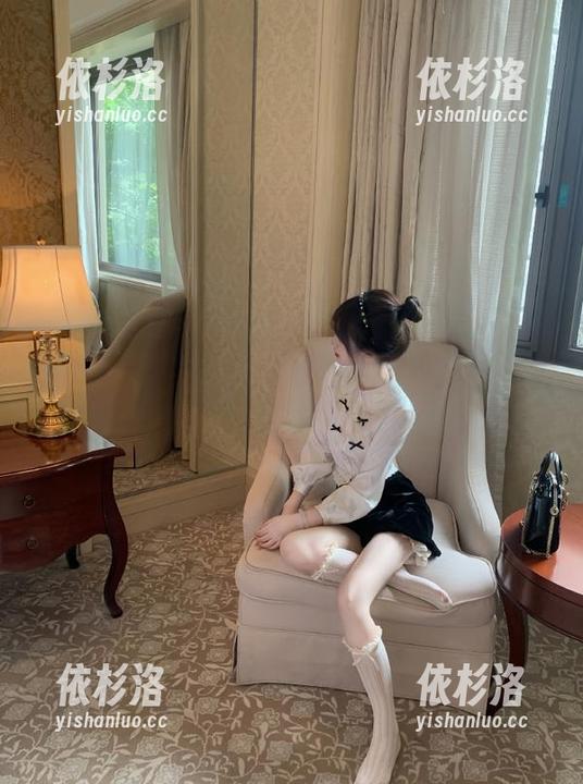 Feilin嗲囡囡-慕羽茜 Feilin嗲囡囡 - 每日更新!慕羽茜皮衣写真在图库中引发热议