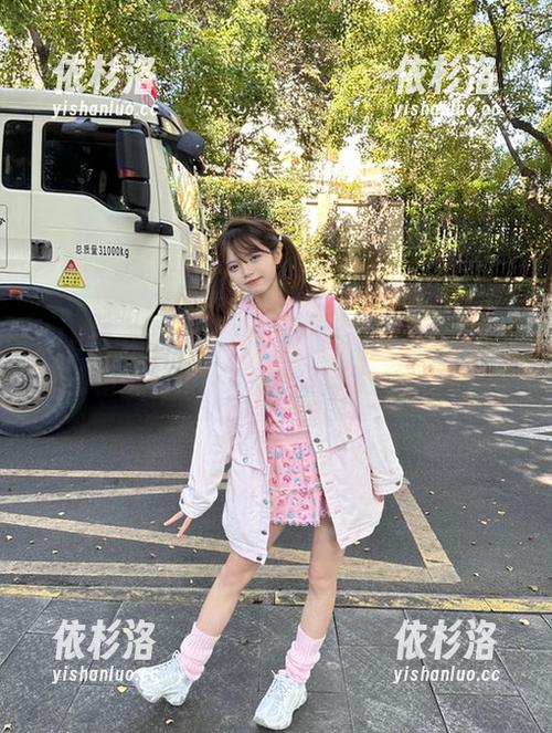 GIRLT果团网-周妍希 GIRLT果团网 - 周妍希的粉色写真魅力:不可错过的作品合集,展示她的独特风格