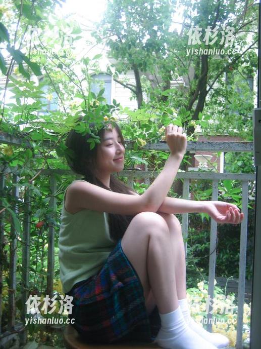 HuaYang花漾-周于希 HuaYang花漾 - 周于希教室写真中的原图,传递纯真的校园风情