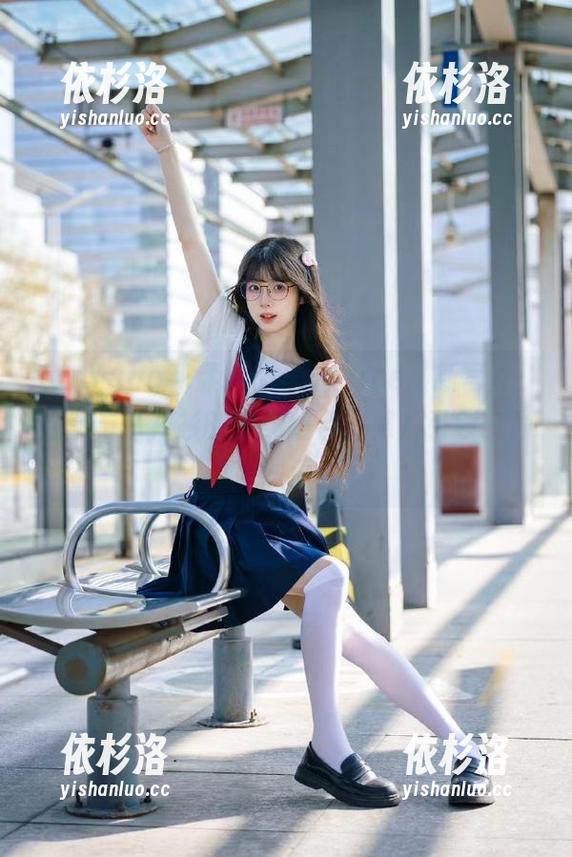 HuaYang花漾 - 张思允Nice最新写真：原图与白衬衫的完美结合，照片引领时尚潮流