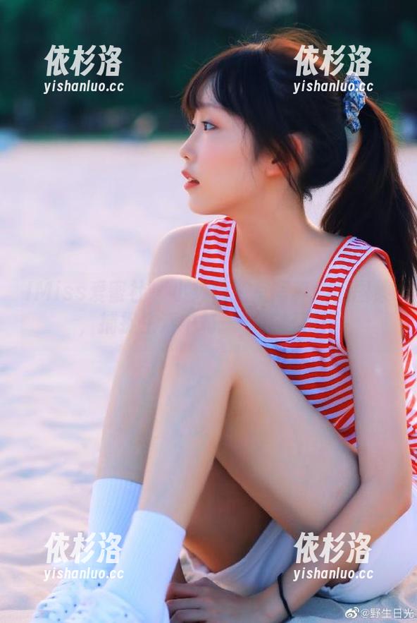IMiss爱蜜社 - 小热巴浴室写真作品图集，捕捉生活中每一个美好瞬间