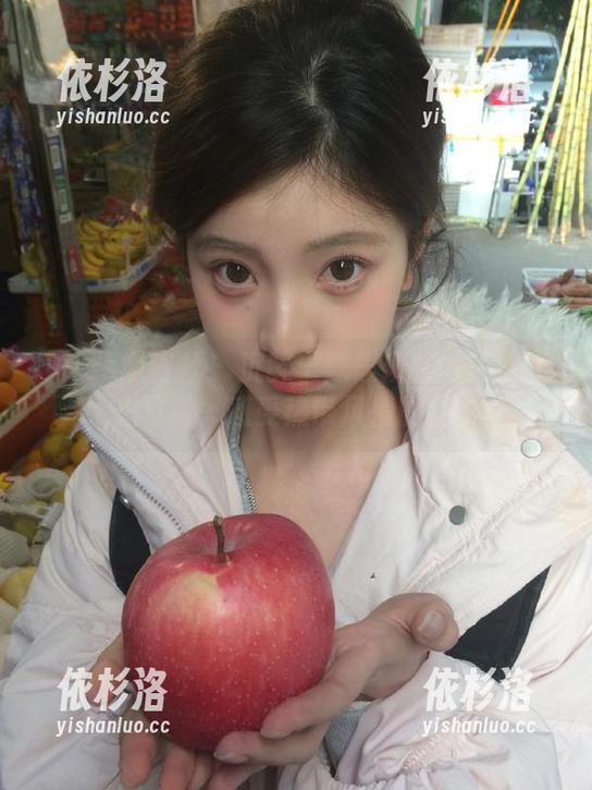 IMiss爱蜜社-陈思琪Ar IMiss爱蜜社 - 沉醉于陈思琪Ar的豹纹全套写真,感受热带风情的魅力