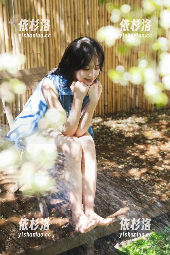 KuukoW 在KuukoW女孩的写真中,观看无与伦比的每一幅图片之美