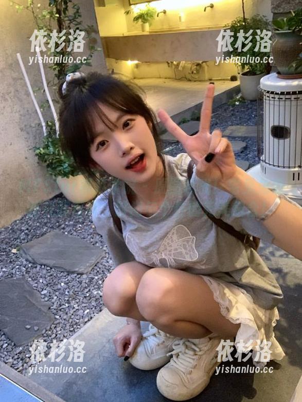 MFStar模范学院 - 原图曝光！宅兔兔最新礼服写真，时尚与个性的完美结合！