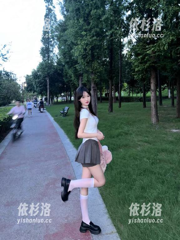 SHENSHI绅士-奶瓶 SHENSHI绅士 - 惊喜不断!最新图库里的奶瓶礼服为你的风格加分整整一倍
