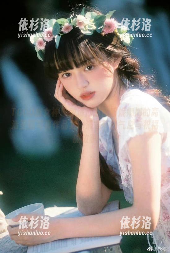 TGOD推女神 - 敬请欣赏欧阳妮娜娜的高清圣诞写真作品集，满载节日气息与祝福的故事