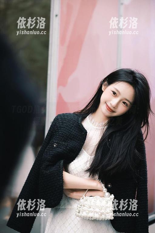 TGOD推女神-美昕Yumi TGOD推女神 - 美昕Yumi的白色瞬间:探索高清美图中的艺术之美