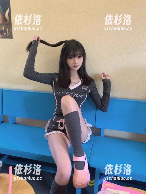 TouTiao头条女神 - 温柔如水的周熙妍，献上唯美写真套图，心动瞬间尽在其中