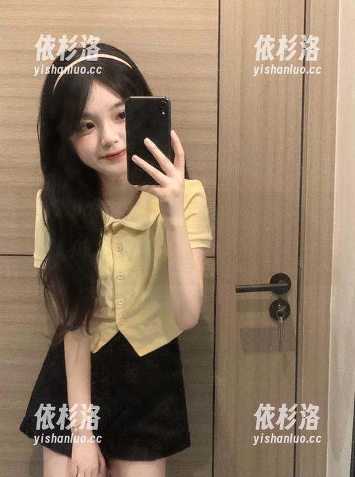 TouTiao头条女神 - 关于张梓柔与办公室的独特艺术，快来我们的图库下载，获取无限灵感与美丽的写真吧！