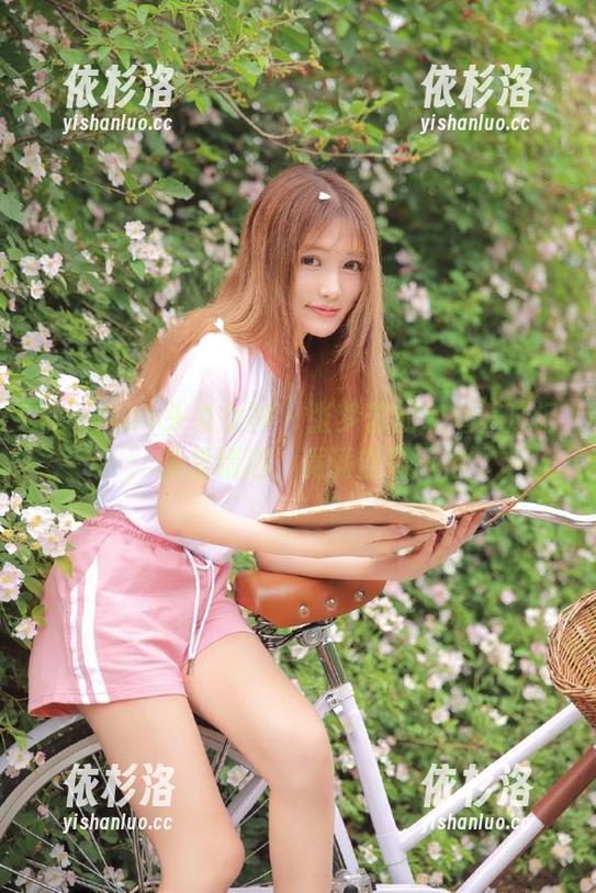 TouTiao头条女神-张梦艺 TouTiao头条女神 - 张梦艺的灰丝养成记:图集精选,满满自嘲风格