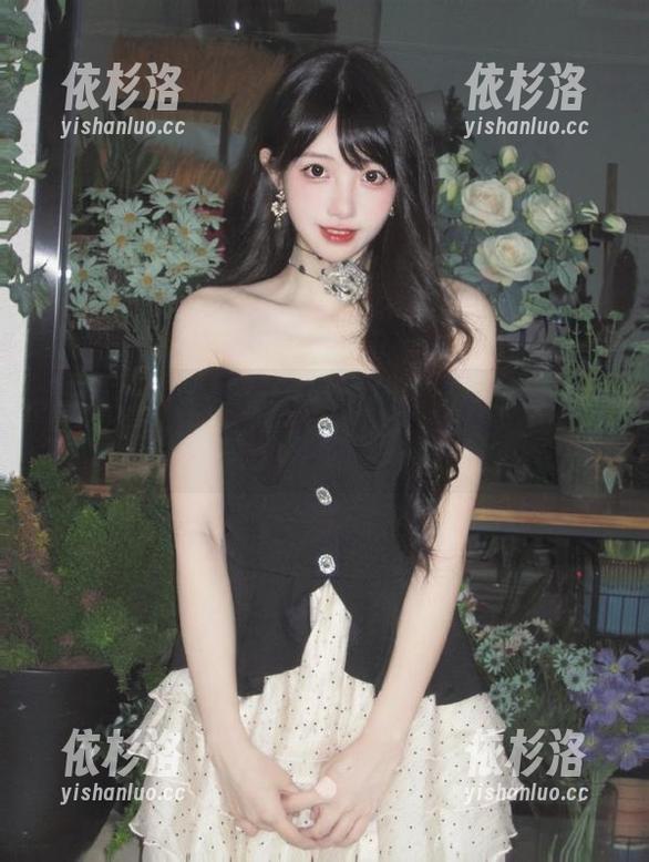 TouTiao头条女神-杨曼妮 TouTiao头条女神 - 杨曼妮呈现的小女仆吃货厨娘图集,别错过精彩下载机会!