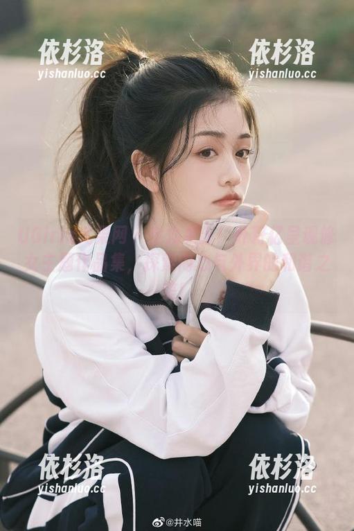 UGirls尤果网-叶籽亿 UGirls尤果网 - 实力更新!叶籽亿呈现修女主题作品集,探索内心与外界的和谐之美!