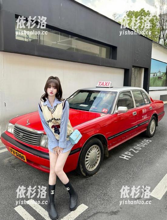 UGirls尤果网 - 全新韩恩美清纯写真图集资源，带来心灵洗涤的美丽体验！