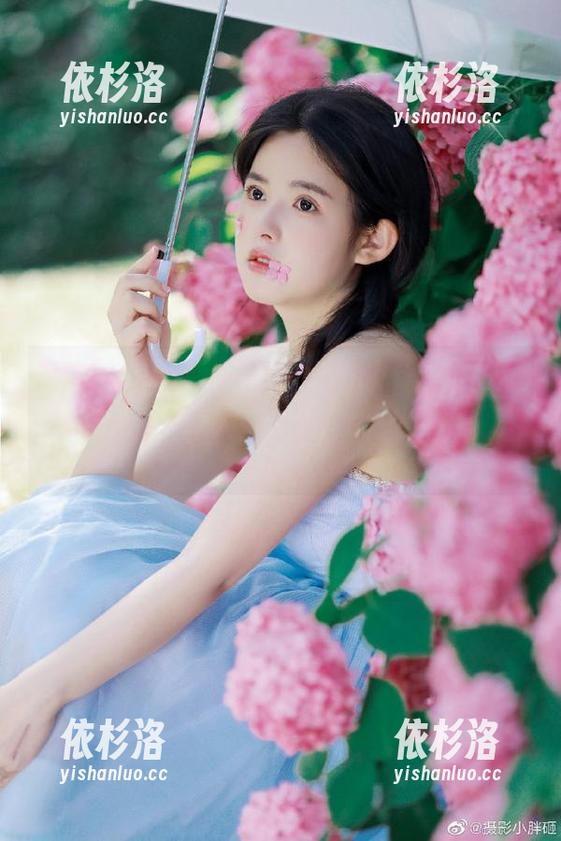 XIAOYU语画界-潘朵拉Laa XIAOYU语画界 - 潘朵拉Laa牛仔裤套图最新上线,抓住夏日的尾巴,展现你的风采!