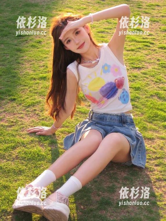 Xiuren秀人网-Carol周妍希 Xiuren秀人网 - Carol周妍希泰国旅拍原图大放送:全集收录每一帧她的迷人瞬间!