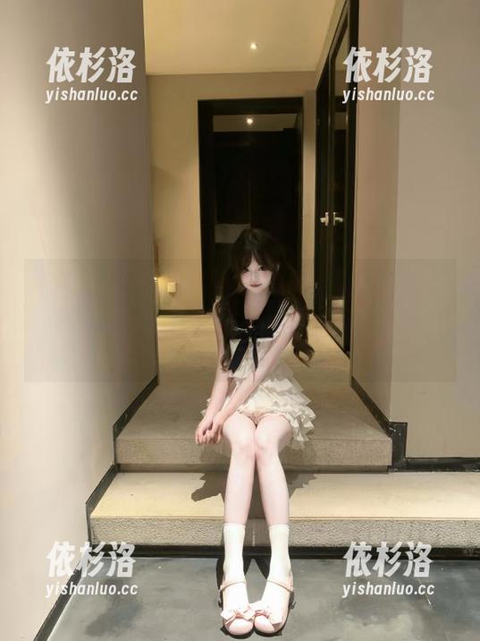 Xiuren秀人网-Elise谭晓彤 Xiuren秀人网 - 一场视觉盛宴:Elise谭晓彤修女套图与绝佳资源让你耳目一新!