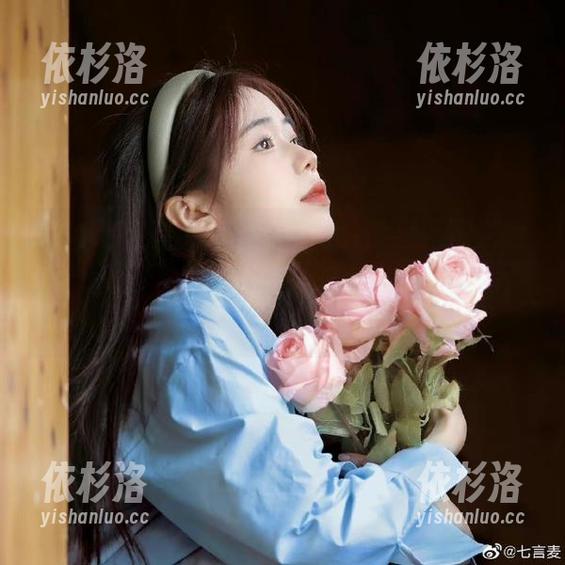 Xiuren秀人网-FoxYini孟狐狸 Xiuren秀人网 - 从美图中体会无圣光的魅力,FoxYini孟狐狸的美脚作品引人入胜