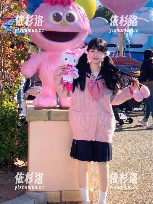 Xiuren秀人网-MODEL伊若 Xiuren秀人网 - 在线体验MODEL伊若的皮衣写真,原图带你领略时尚潮流新风尚