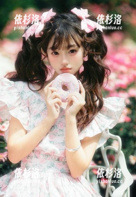 Xiuren秀人网-Yuki鱼儿 Xiuren秀人网 - Yuki鱼儿与她的棉袜:无圣光下的青春气息,快来瞧这组惊艳的图片吧!