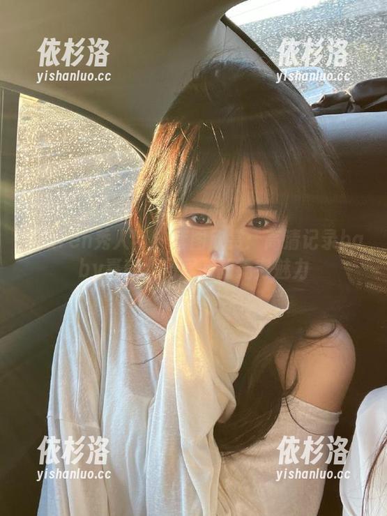 Xiuren秀人网-baby嘉茵 Xiuren秀人网 - 套图欣赏:高清记录baby嘉茵双马尾下的无穷魅力