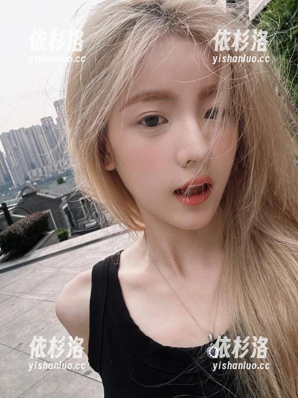 Xiuren秀人网-sibyl是女巫 Xiuren秀人网 - 沉浸在Sibyl的丝袜魅力中:美妙原图与灵动壁纸带你飞