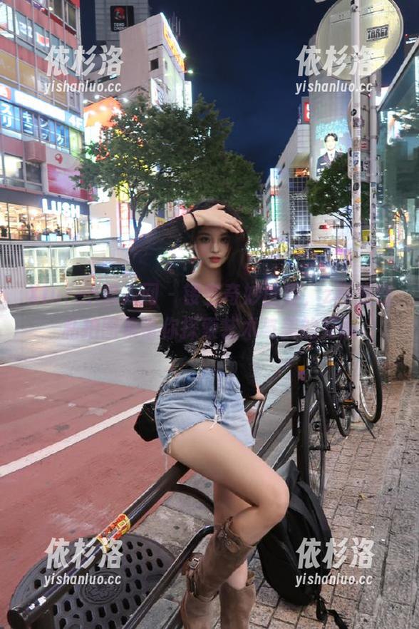 Xiuren秀人网-z杯悠悠 Xiuren秀人网 - 镂空奇妙世界,z杯悠悠私拍图集带你探索艺术与美的交融