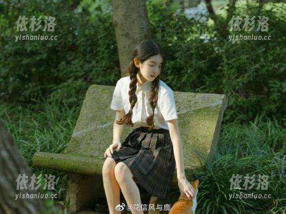 Xiuren秀人网-余心曼 Xiuren秀人网 - 无圣光的余心曼日常套图:记录每一刻的优雅与趣味