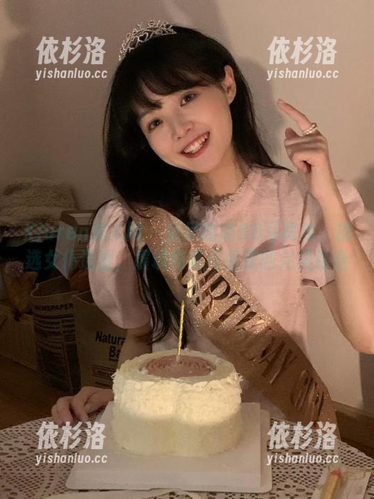 Xiuren秀人网-呆呆的瑞BB Xiuren秀人网 - 呆呆的瑞BB写真集:精选女仆造型,展现纯真与甜美的完美结合