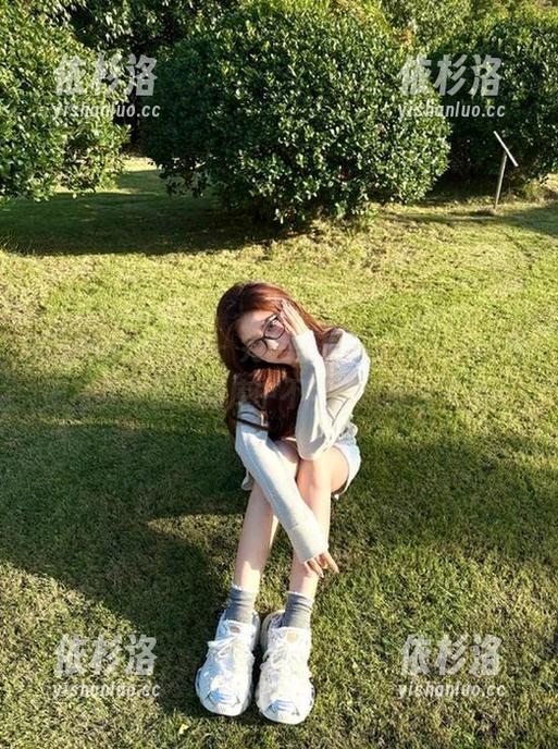 Xiuren秀人网-周于希Sally Xiuren秀人网 - 完美呈现周于希Sally制服写真作品:图库中不可错过的艺术精品