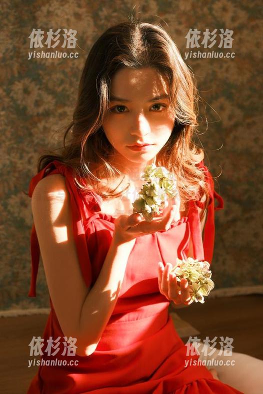 Xiuren秀人网-安妮Tess Xiuren秀人网 - 一起欣赏安妮Tess女王的高清写真分享,让你领略女王的优雅与气质!