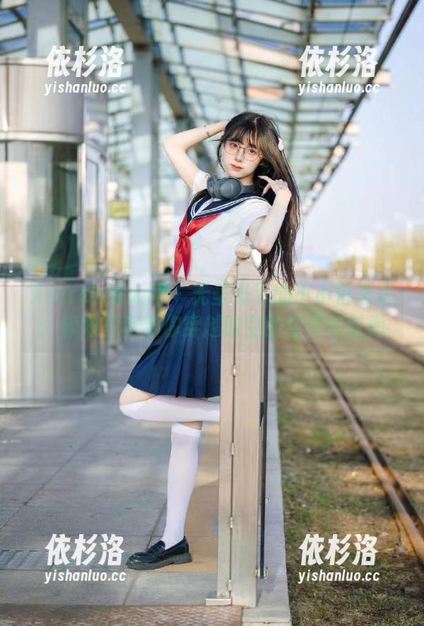 Xiuren秀人网-小小白思宜 Xiuren秀人网 - 无圣光下的小小白思宜:旗袍写真带你穿越时空的经典与时尚
