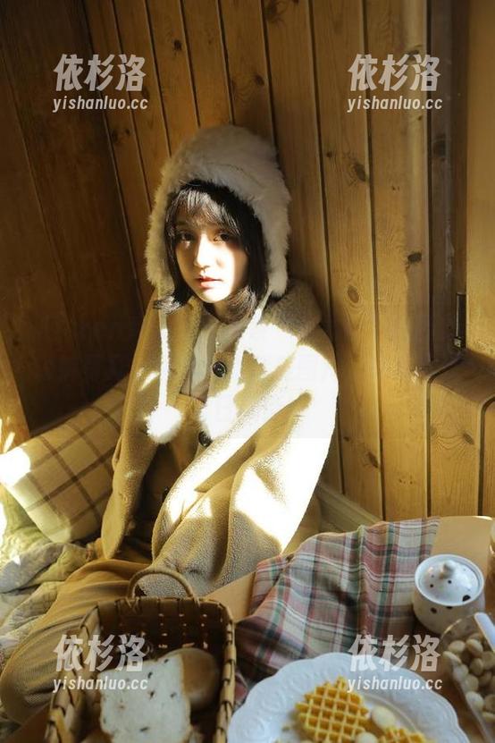 Xiuren秀人网-小尤奈 Xiuren秀人网 - 探索“小尤奈”的最新短裤写真,包含多张精美图片,完美展现夏日风情!