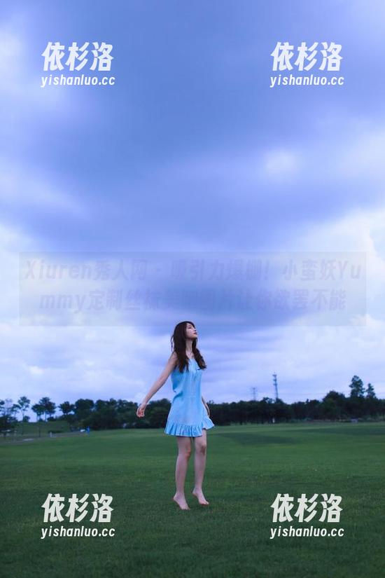 Xiuren秀人网-小蛮妖Yummy Xiuren秀人网 - 吸引力爆棚!小蛮妖Yummy定制丝袜美腿图片让你欲罢不能