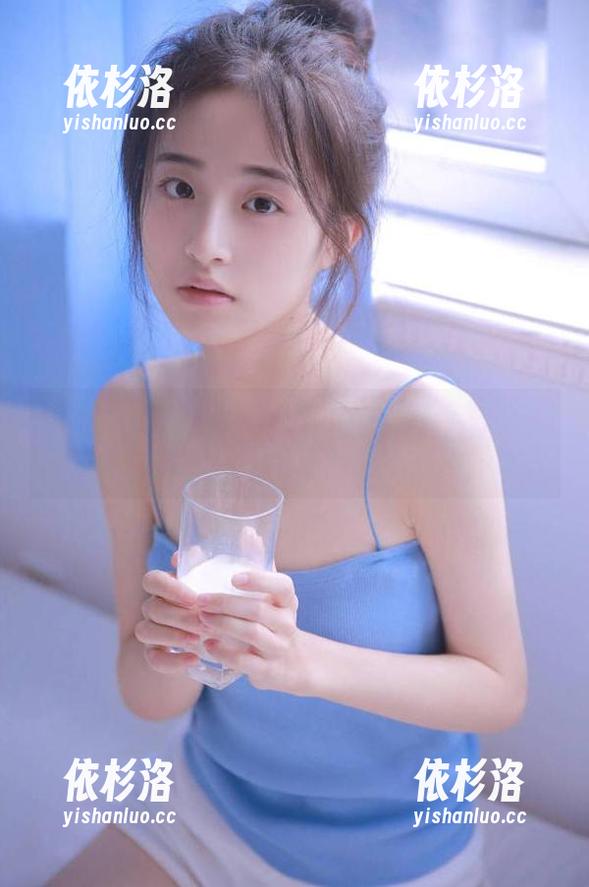Xiuren秀人网-曦宝儿 Xiuren秀人网 - 曦宝儿夏日私房摄影合集:捕捉温暖与清新的每一瞬间