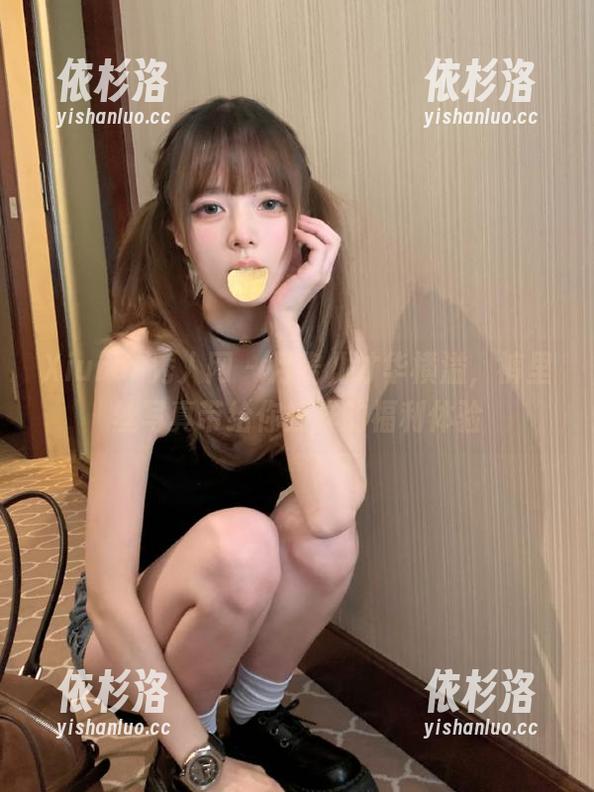 Xiuren秀人网-月酱儿 Xiuren秀人网 - 月酱儿才华横溢,裤里丝写真带给你别样的福利体验