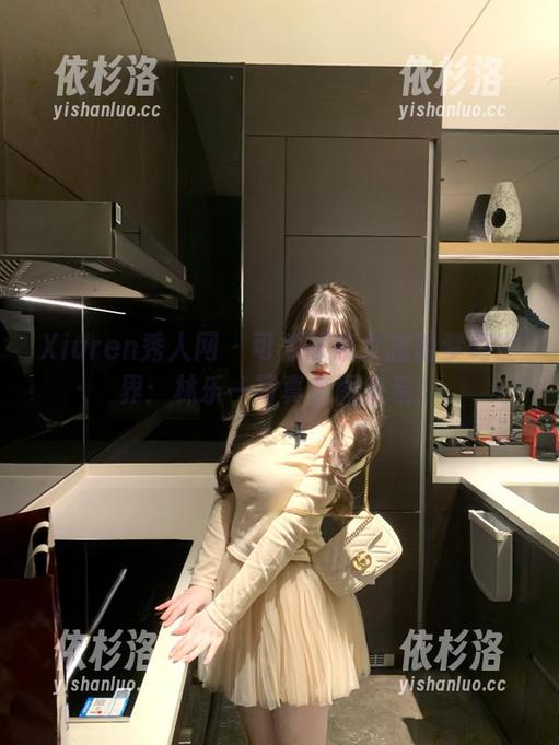 Xiuren秀人网-林乐一 Xiuren秀人网 - 可爱眼镜女孩的梦幻世界:林乐一写真套图来袭!