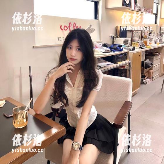 Xiuren秀人网-程程程 Xiuren秀人网 - 私房旗袍图片精选:程程程用镜头捕捉的优雅时刻