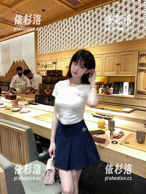 Xiuren秀人网-糯美子MINIbabe Xiuren秀人网 - 糯美子MINIbabe红裙私拍套图,尽显优雅气质,打造你的专属视觉盛宴