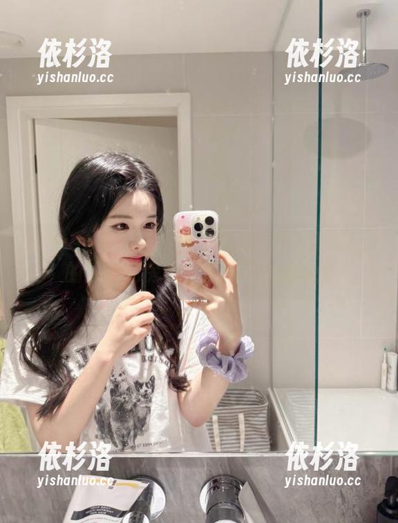 Xiuren秀人网-糯美子Mini Xiuren秀人网 - 精美写真:糯美子Mini的透明私房原图,尽显飘逸风情