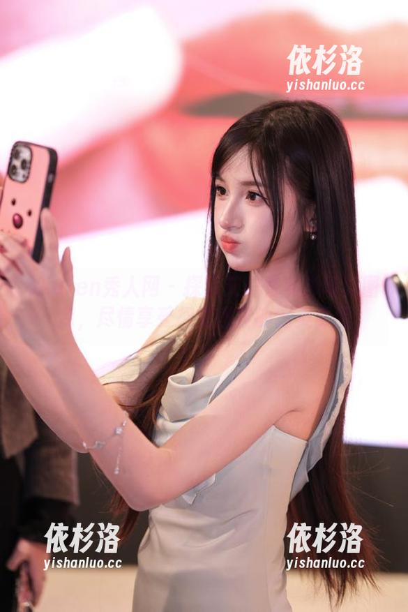 Xiuren秀人网-艾静香 Xiuren秀人网 - 探索艾静香美脚写真图库,尽情享受视觉盛宴的完美资源