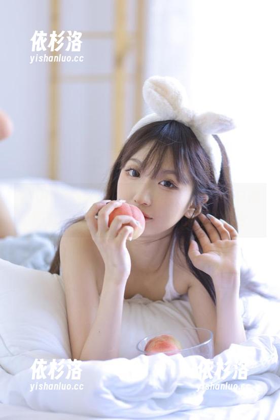 Xiuren秀人网-萌白酱 Xiuren秀人网 - 精选图库中的“萌白酱厨娘”:展现烹饪与生活的完美结合
