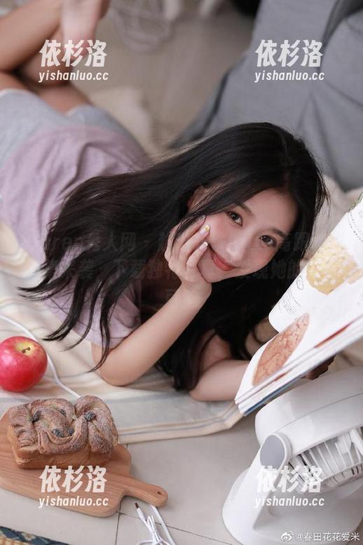 Xiuren秀人网-趁热拿铁latte Xiuren秀人网 - 趁热拿铁latte高跟鞋作品集来袭,下载独特写真,发现她的无限可能