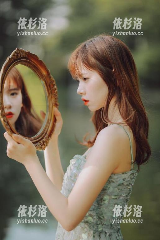 Xiuren秀人网-软软子 Xiuren秀人网 - 软软子红裙美图:一抹鲜艳的自嘲色彩,在这里一一揭晓!
