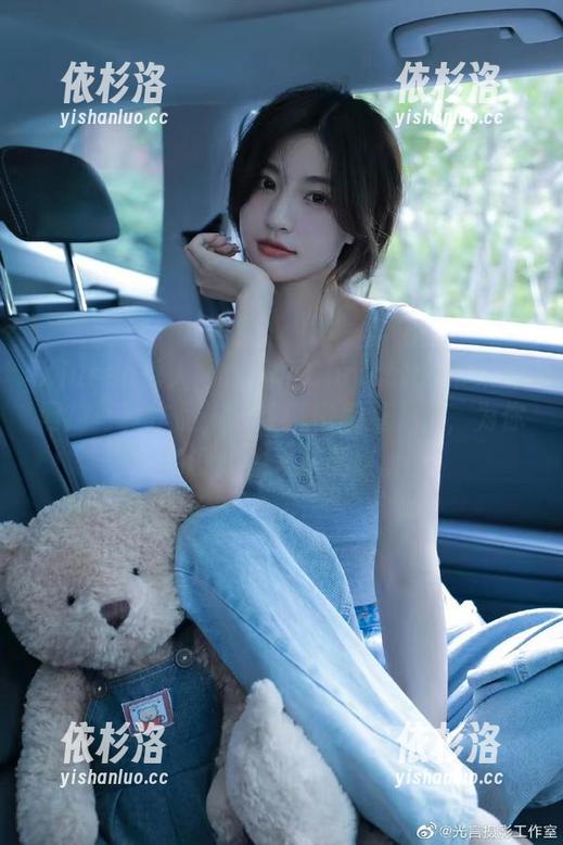 Xiuren秀人网 - 黄可Christine带来的网袜写真作品，别致风格免费下载，为你的设计注入新灵感。