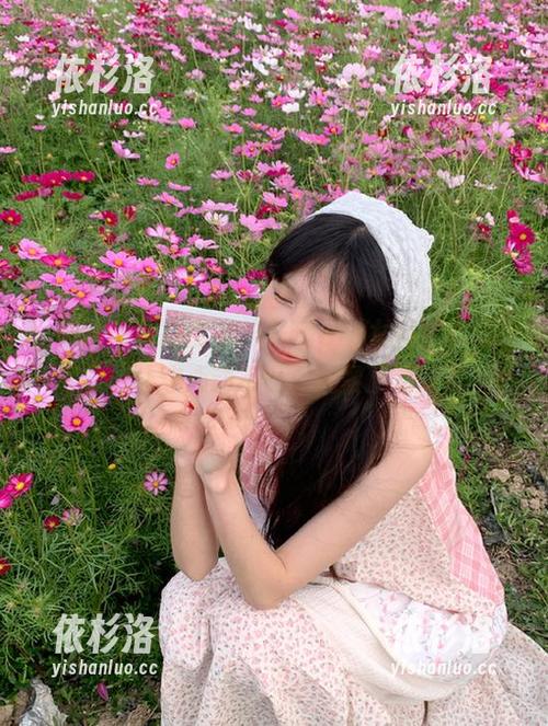 YALAYI雅拉伊-Pigpig女孩 YALAYI雅拉伊 - “Pigpig女孩”的海边写真,让你心动不已,赶紧下载收藏!
