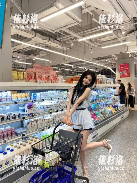 YouMi尤蜜荟-果儿Victoria YouMi尤蜜荟 - 探索果儿Victoria双人写真:原图与图集中的浪漫旅程