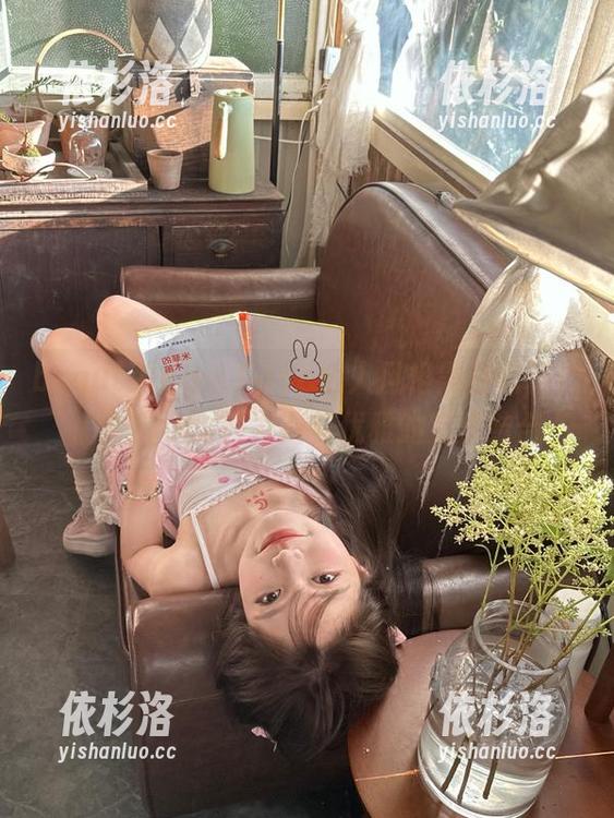 beautyleg-Faye beautyleg - Faye个人风格黑白套图作品,揭示女性力量与优雅的完美结合